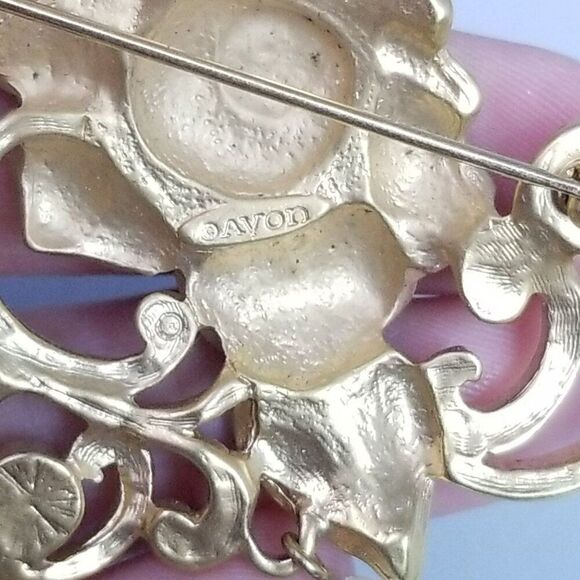 Vintage Avon Gold Tone Rose Brooch with Faux Pearls and AB Rhinestones, Estate - Picture 4 of 7